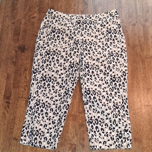 Chicos Leopard Print Women's Capri Cropped Pants Elastic Waist 0.5/6 - Picture 1 of 6